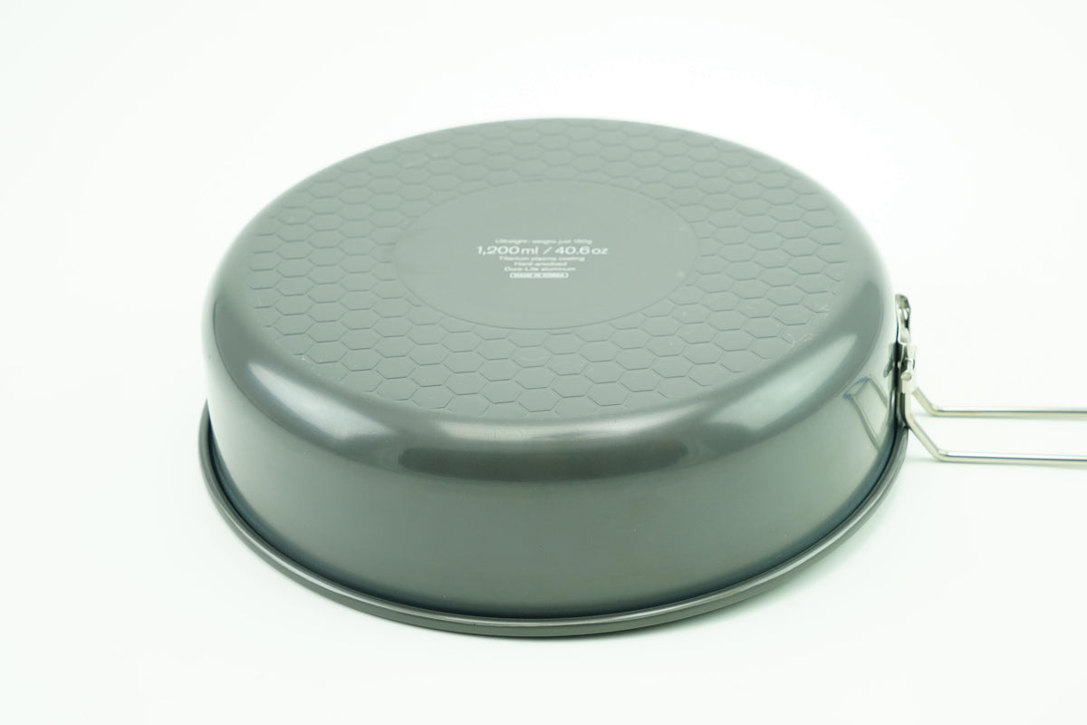 Underside of legacy EVERNEW ECA146 16 cm aluminum frying pan