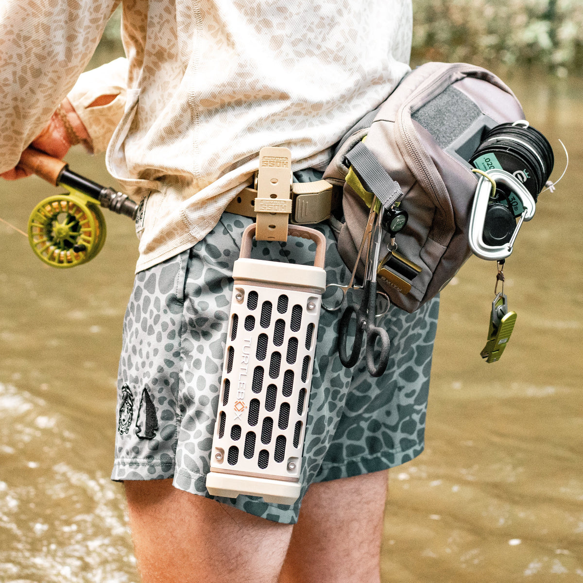 Hoss strap securing equipment to a backpack