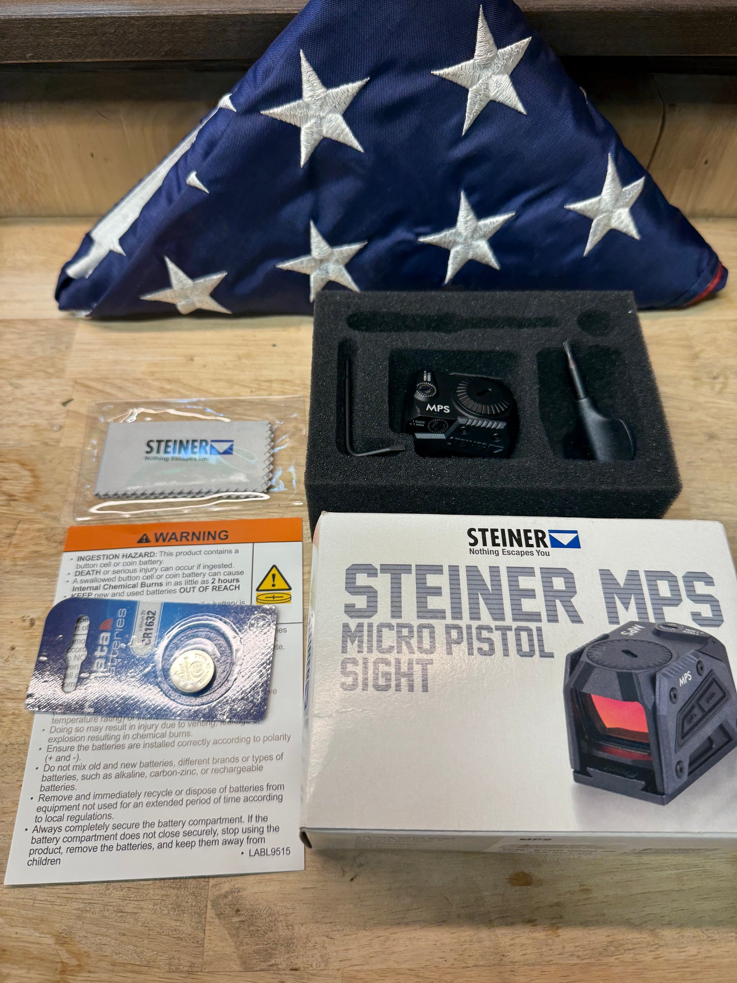 Steiner MPS sight in foam packaging with box, cleaning cloth and battery