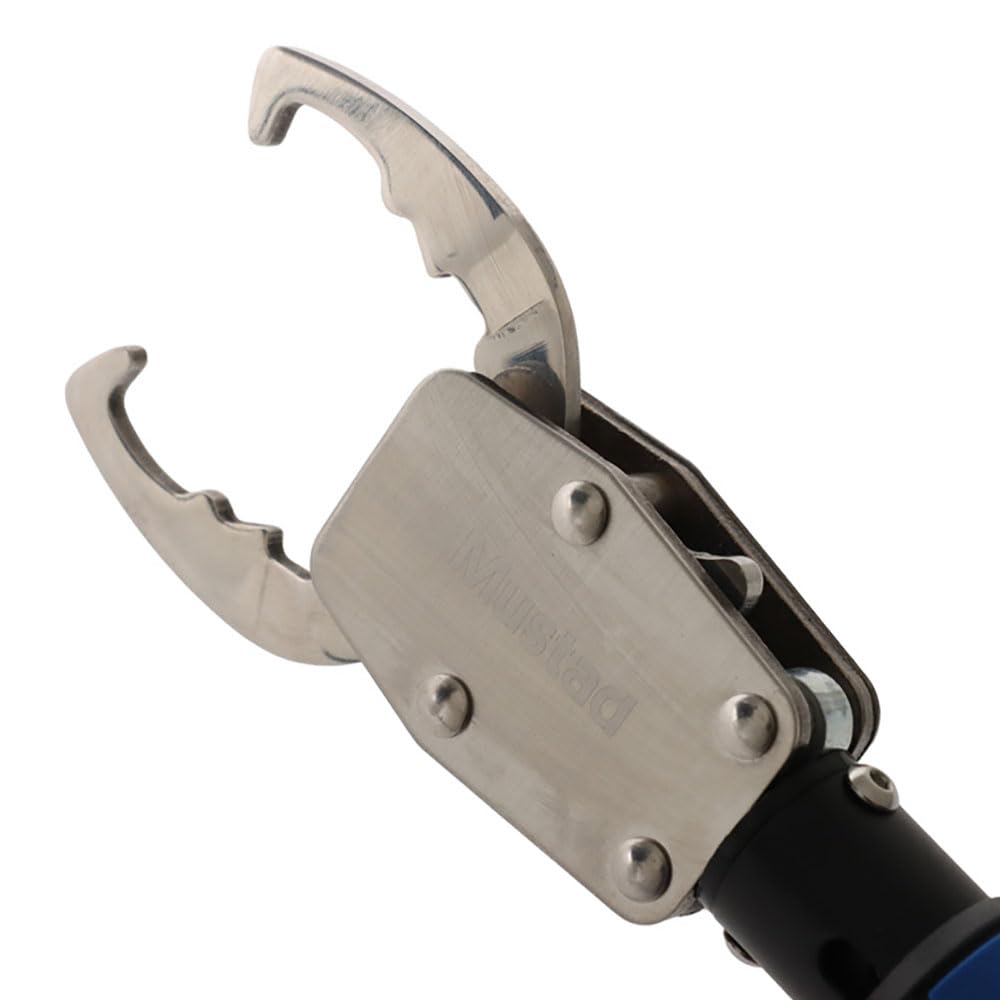 Close-up of the Mustad lip gripper jaws