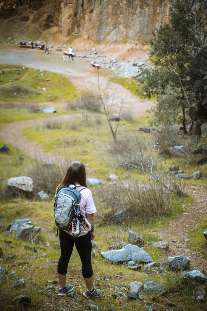 ALPS Mountaineering Hydro Trail 17L Hydration Pack - Chili - official manufacturer image 11